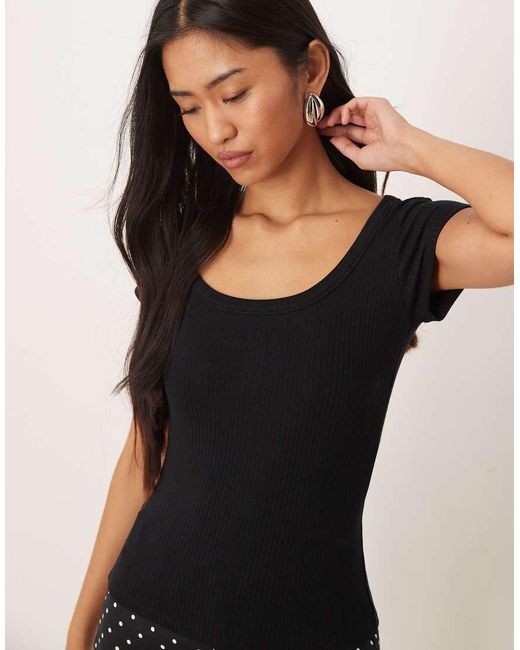 Motel Black Sumala Ribbed Scoop Neck Short Sleeve T-shirt