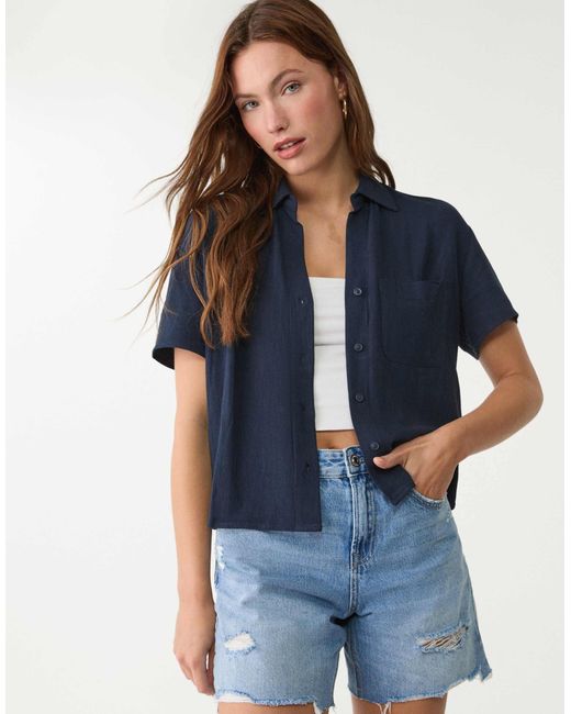 Stradivarius Blue – kurzärmlige hemdbluse aus leinenmix