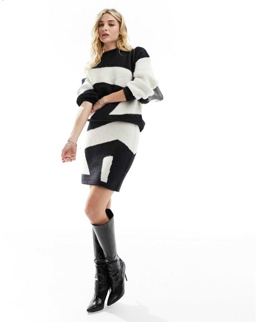 Vila White – flauschiger, gemusterter pullover