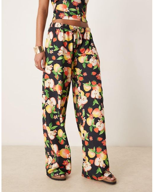 ASOS Broek Met Wijde Pijpen En Fruitprint, Deel Van Co-Ord Set in het Natural