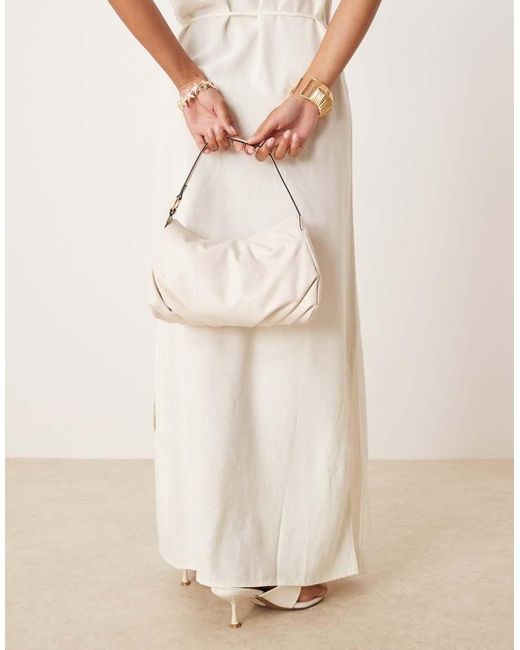 Bolso De Hombro Hueso Estilo Nube Con Solapa De ASOS de color White
