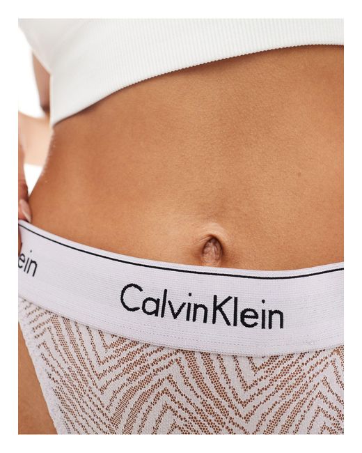 Modern lace - string - lavande Calvin Klein en coloris Brown