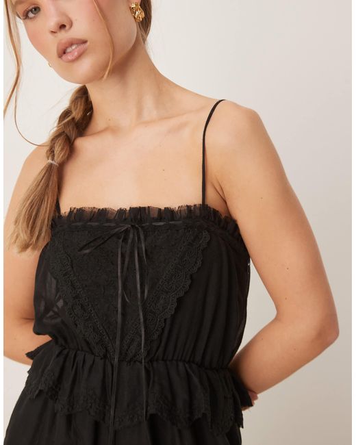 ASOS Black – bestickter jumpsuit