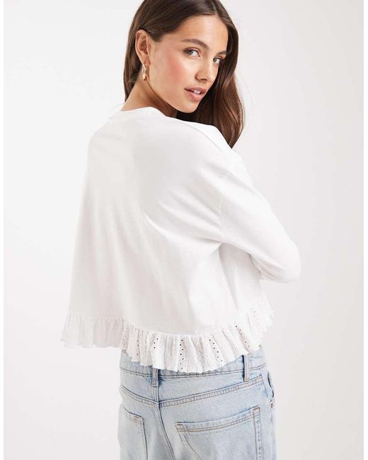 Maglietta A Maniche Lunghe Bianca Con Volant Sull'Orlo di Miss Selfridge in White