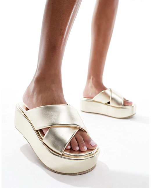 Sandalias doradas con diseño ASOS de color White