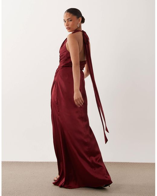 Robe TFNC London en coloris Red