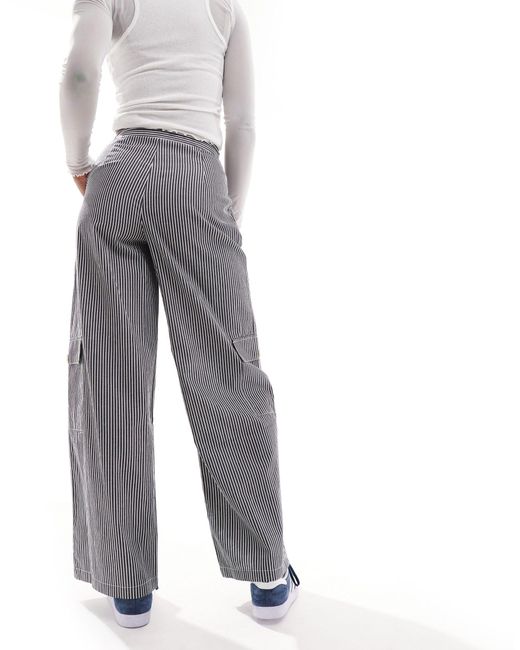 Pantaloni cargo a fondo ampio grigio scuro con motivo gessato di Reclaimed (vintage) in Gray
