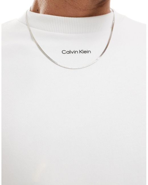 Sudadera blanca con cuello redondo y logo muy pequeño Calvin Klein de hombre de color White