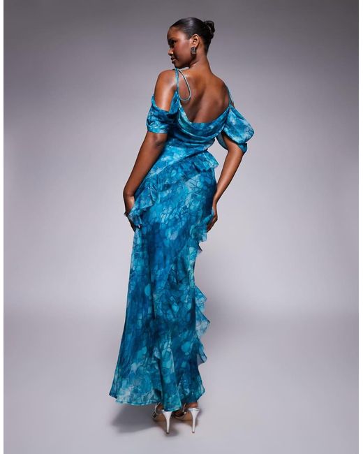 ASOS Schuingesneden Maxi Jurk Met Blote Schouders, Ruches En Abstracte Print in het Blue