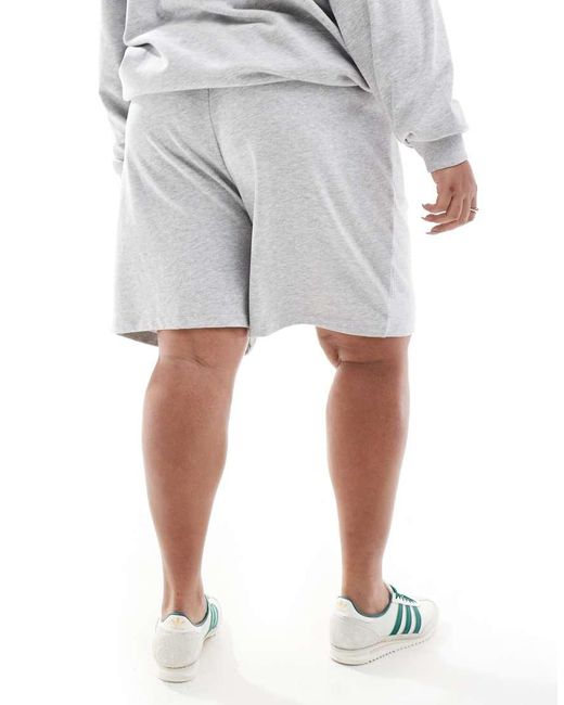 Pantalones Cortos De Chándal Grises De Corte Alargado Exclusivos De Plus (Parte De Un Conjunto) Renee Studio de color White
