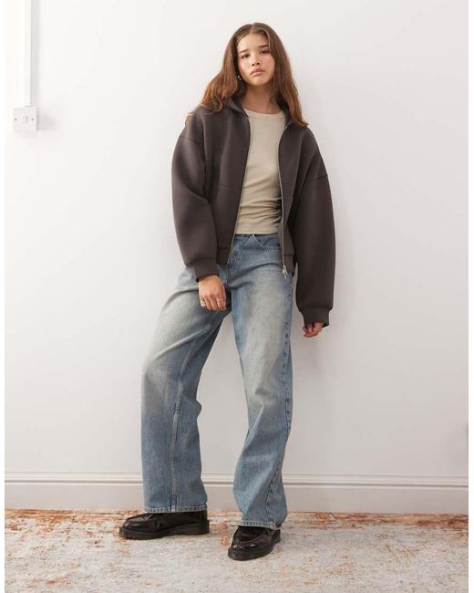 Weekday Scarlet in het White