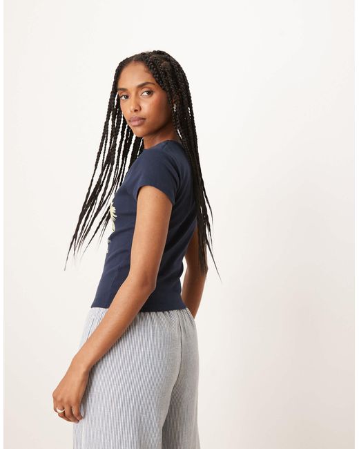 ASOS Blue – knapp geschnittenes t-shirt