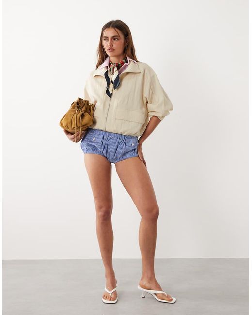 Mango Starring Hailey Bieber in het Natural