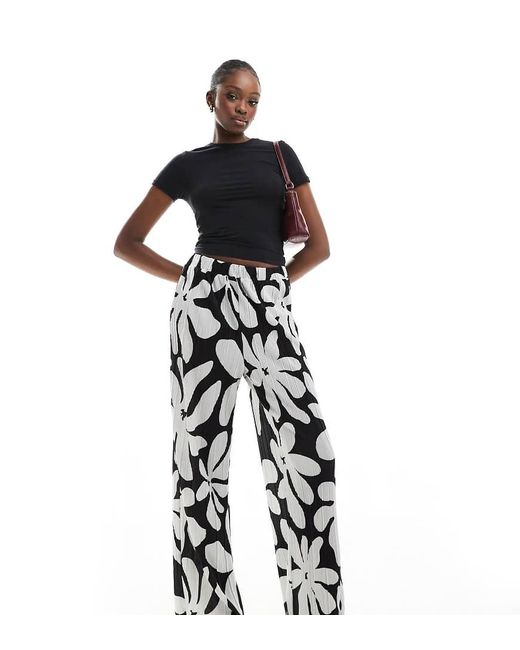 Vero Moda Broek Van Plissé Met Hoge Taille, Wijde Pijpen En Bloemenprint in het Black