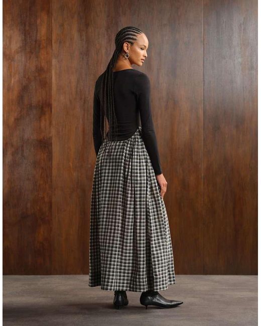 Vestido Largo A De Manga Larga Con Diseño Híbrido Y Cuello Ancho De ASOS de color Brown