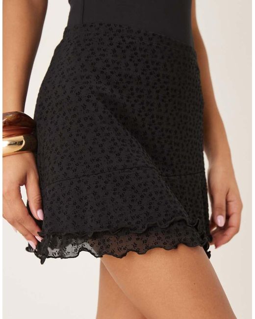 ASOS Mini Rok Van Gebloemd Mesh Met Golvende Zoom in het Natural