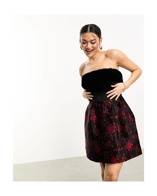 Vestido corto con estampado floral rojo, falda estructurada, diseño ASOS de color Black