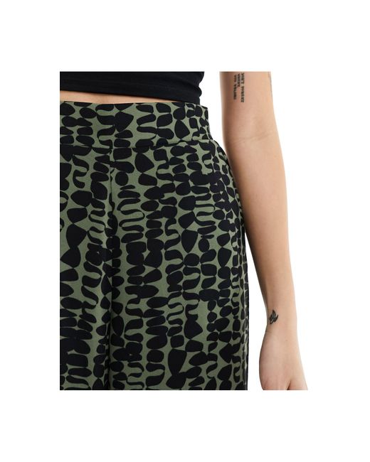 New Look Black Patterned Cropped Trousers