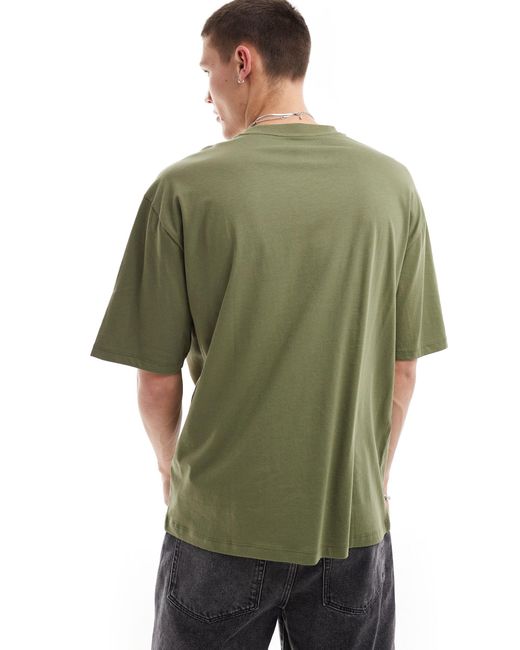 T-shirt oliva con logo ricamato stile college di Collusion in Green da Uomo