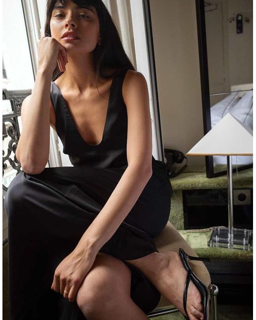 NA-KD Black Scooped Neck Satin Maxi Dress