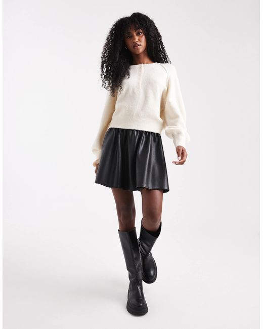 Pull en maille à col boutonné et manches longues - crème ASOS en coloris White