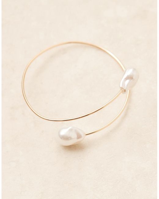 Bracciale A Fascia Avvolgente Con Perle Sintetiche Effetto Colato di ASOS in Natural
