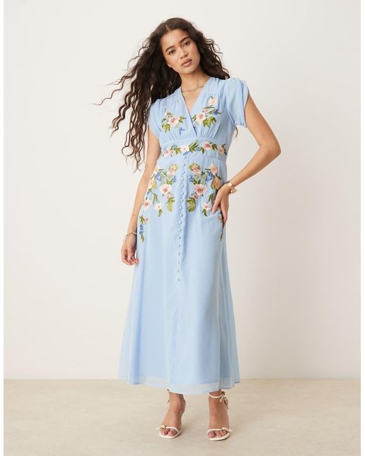 Hope & Ivy Blue Maude Embroidered Midi Dress