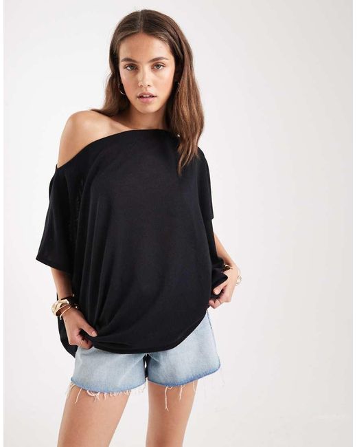 Top Estilo Capa Con Escote Bardot De Punto Texturizado Semitransparente De ASOS de color Black