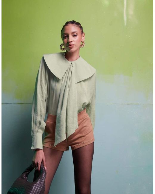 Blusa Verde Salvia Allacciata Al Collo Con Colletto Oversize di ASOS in Green
