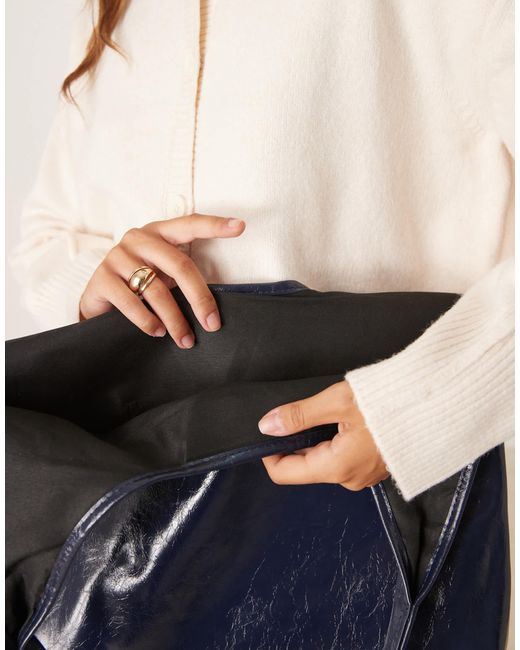 ASOS Blue – u-förmige tragetasche