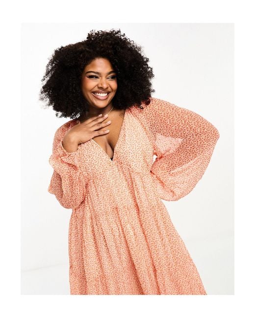 Asos design curve - robe babydoll mi-longue étagée en mousseline lurex avec  col en v et manches longues à petites fleurs ASOS en coloris Blanc | Lyst