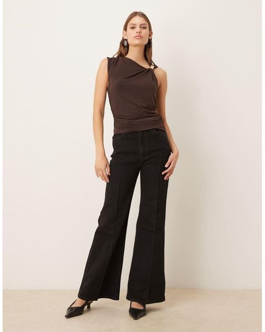 Top Senza Maniche Asimmetrico Con Dettagli di Mango in Brown