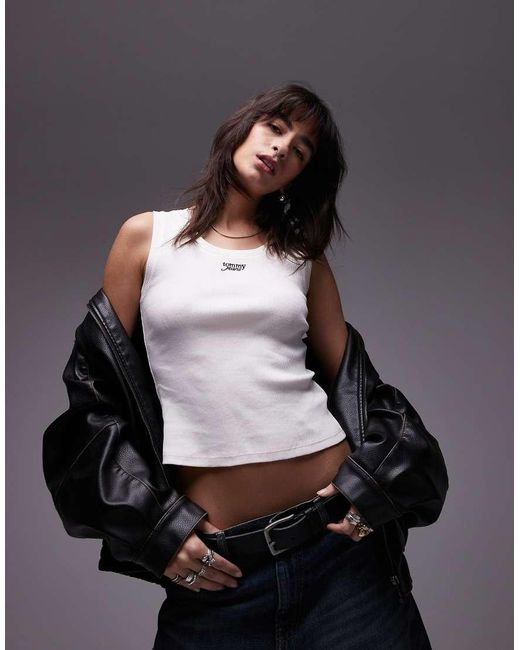 Top Senza Maniche A Coste Con Scritta di Tommy Hilfiger in Black