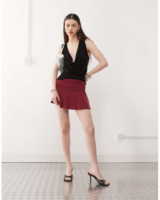 Top Drappeggiato Con Scollo Profondo di Weekday in Red