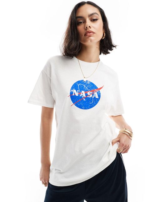 Camiseta blanca extragrande con estampado gráfico con licencia ASOS de color Blue