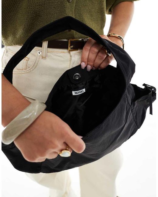 Borsa Shopping Morbida Nera Con Tasche Allacciate di Monki in Blue