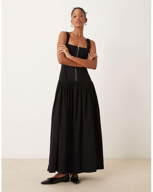 ASOS Black – gesmoktes midi-hängerkleid aus twill