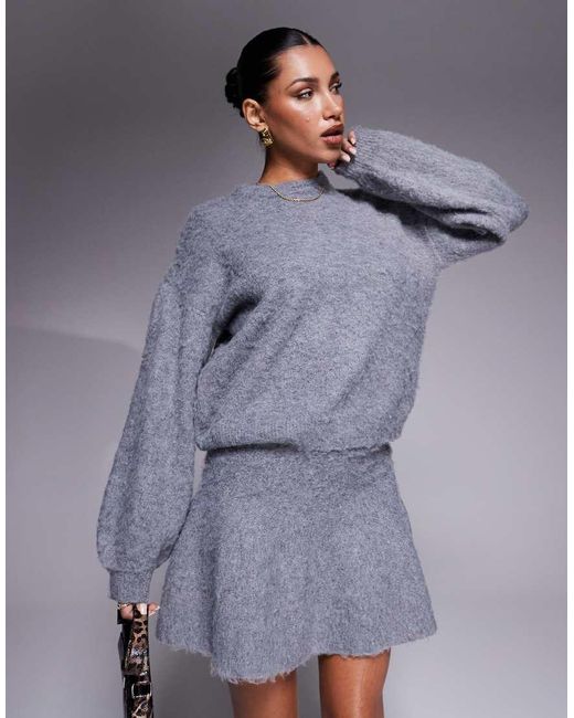 In The Style X Natalya Wright in het Blue