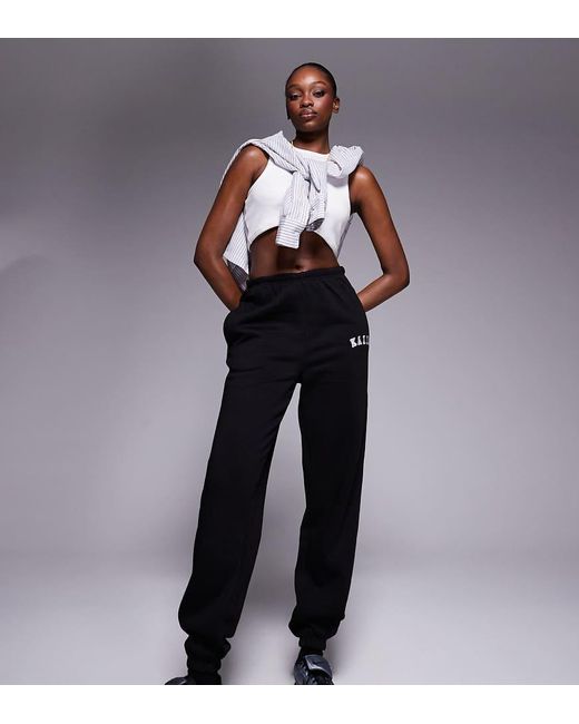 Kaiia Tall in het Black