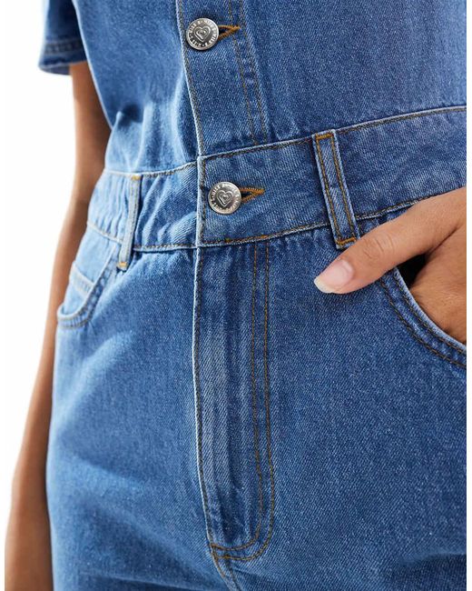 Tuta Jumpsuit Di Jeans A Maniche Corte Lavaggio Medio di Miss Selfridge in Blue