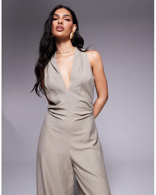 ASOS Gray – jumpsuit mit streifen, geraffter taille und v-ausschnitt