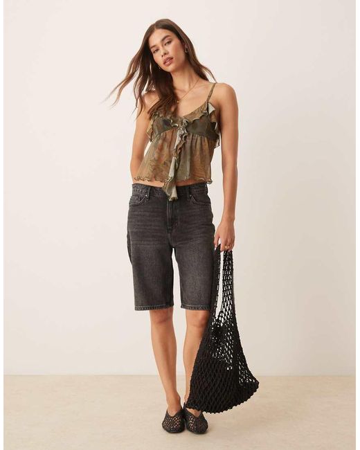 Top Marrón De Estilo Babydoll De Tirantes Con Volante De Tejido Texturizado De ASOS de color Multicolor