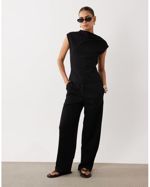 Miro di Mango in Black