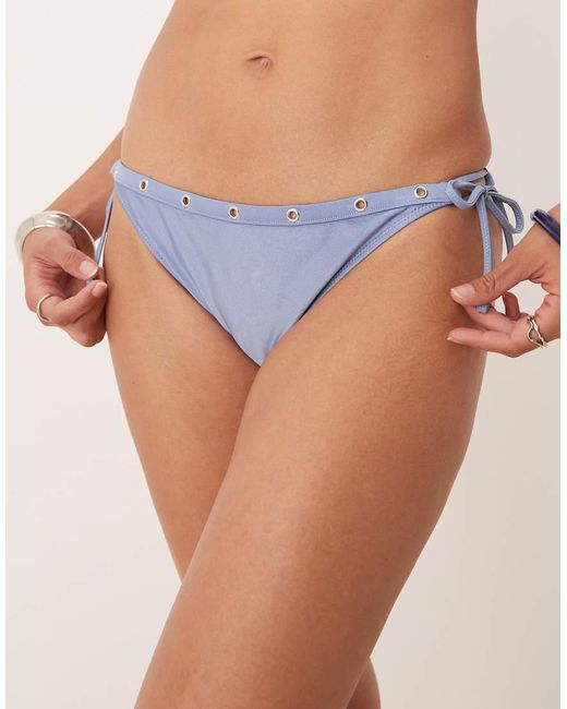 Slip Bikini Celeste Con Borchie Metallizzate di Mango in White