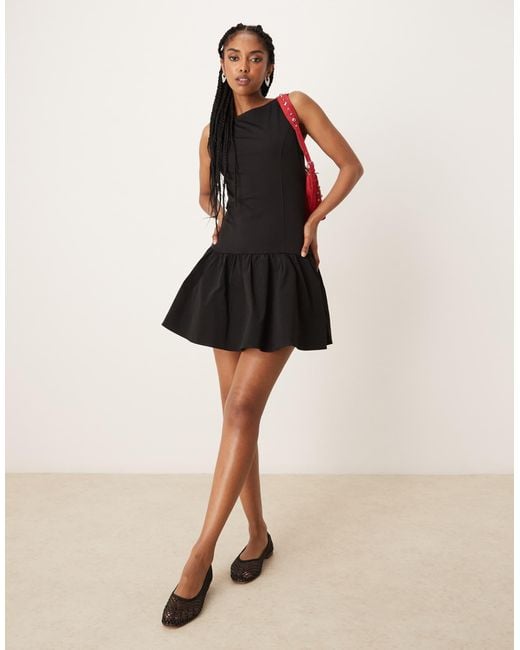Mango Black – ausgestelltes minikleid