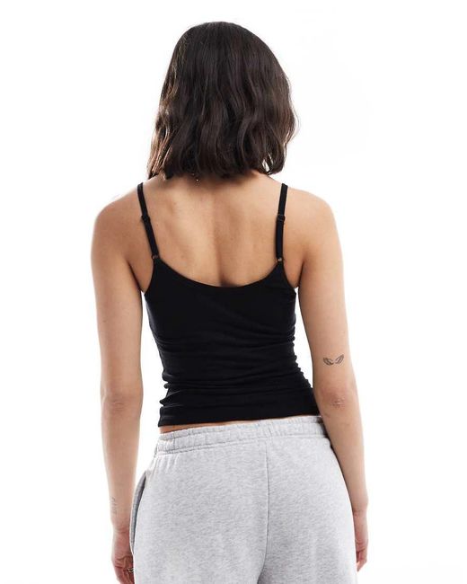 Top De Pijama Negro De Tirantes Con Detalle De Rosa De Cotton On Cotton On de color Black