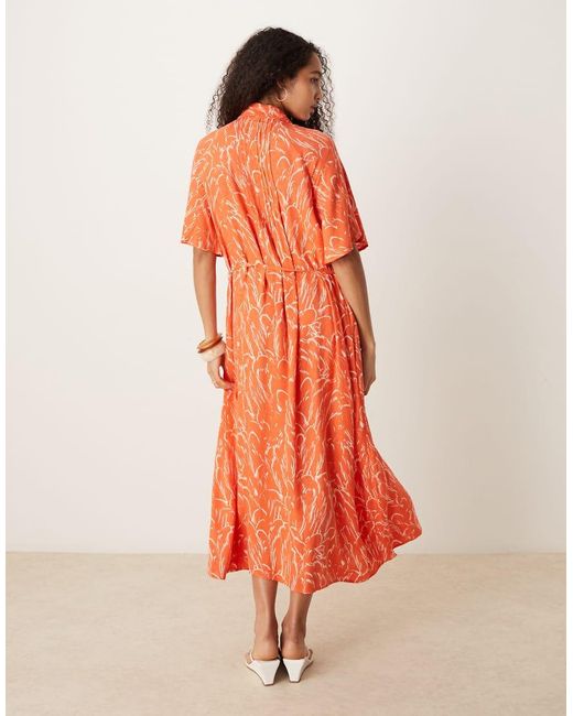 Vestito Arancione A Fiori Con Maniche Svasate Con Bottoni E Cintura Sul Davanti di Y.A.S in Orange