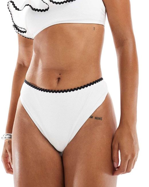 Slip Bikini Bianchi Con Cuciture Stile Coperta di New Look in White
