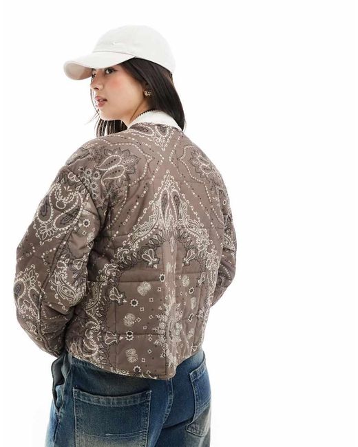 ASOS Gewatteerd Cropped Jack Zonder Kraag Met Bandanaprint in het Brown