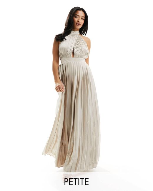 Robe plissée longue en satin avec dos nu et jupe fluide - champagne TFNC London en coloris Natural